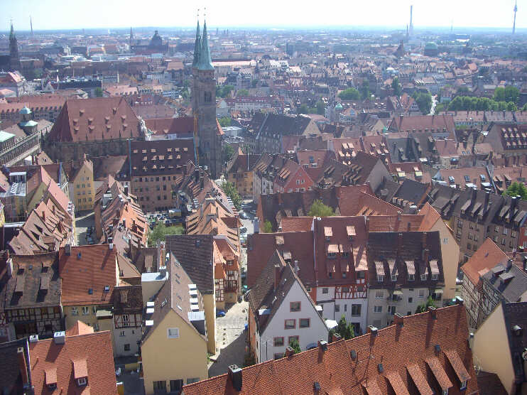 Blick vom Sinwellturm auf die Sebalduskirche und die Nrnberger Altstadt (August 2013)
