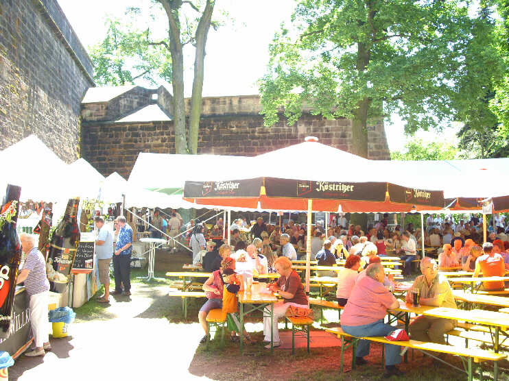 Im Burggraben findet u. a. das frnkische Bierfest statt (Juni 2009)