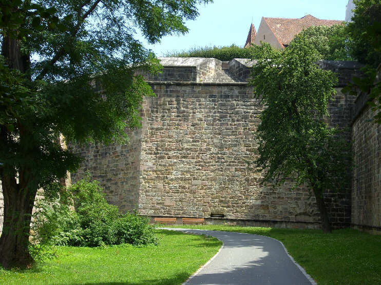 Im Burggraben nahe der Tiergrtnertorbastion (Juli 2009)
