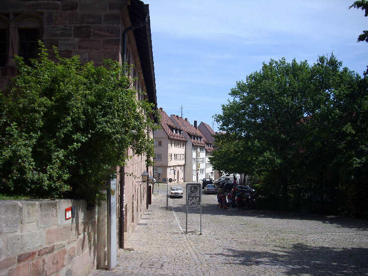 Platz vor der ehemaligen Kaiserstallung, heute Jugendherberge (Juli 2009)