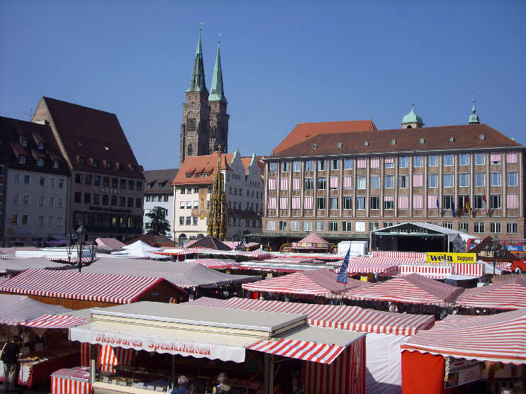 Blick ber den Hauptmarkt zur Altstadtfestzeit (September 2009)