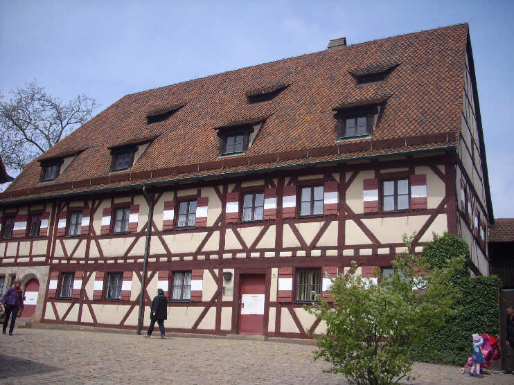 Kaiserburg: Sekretariatsgebude, heute Burgverwaltung (Mai 2013)