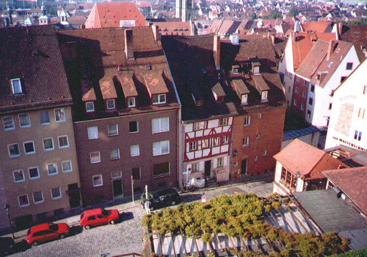 Ausblick von der Burgfreiung auf das Strchen Am lberg (Juni 2001)