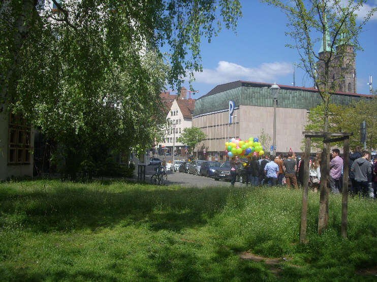 Blick von der Parkanlage an der Pegnitz auf die Karlstrae (Mai 2016)