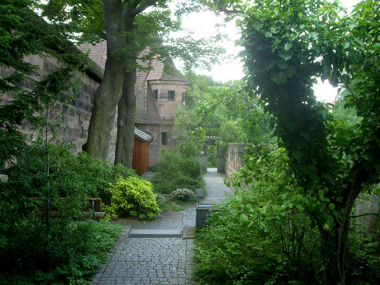Im Eingangsbereich des Brgermeistergartens (Juli 2017)