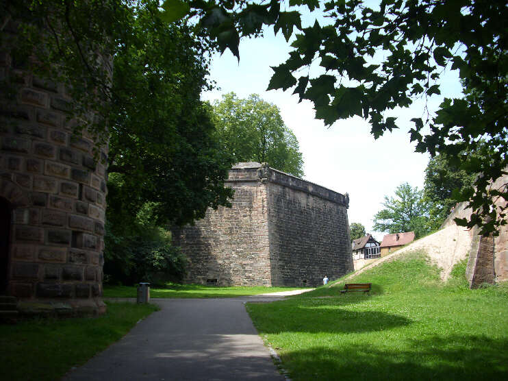 Burggraben, Blick auf die Vestnertorbastei (Juli 2009)