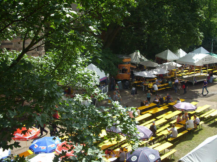Frnkisches Bierfest im Burggraben 2011 (Blick vom Vestnertorgraben auf den Burggraben)