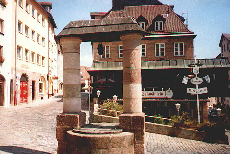 Ziehbrunnen auf dem Tiergrtnertorplatz (Juli 2002)