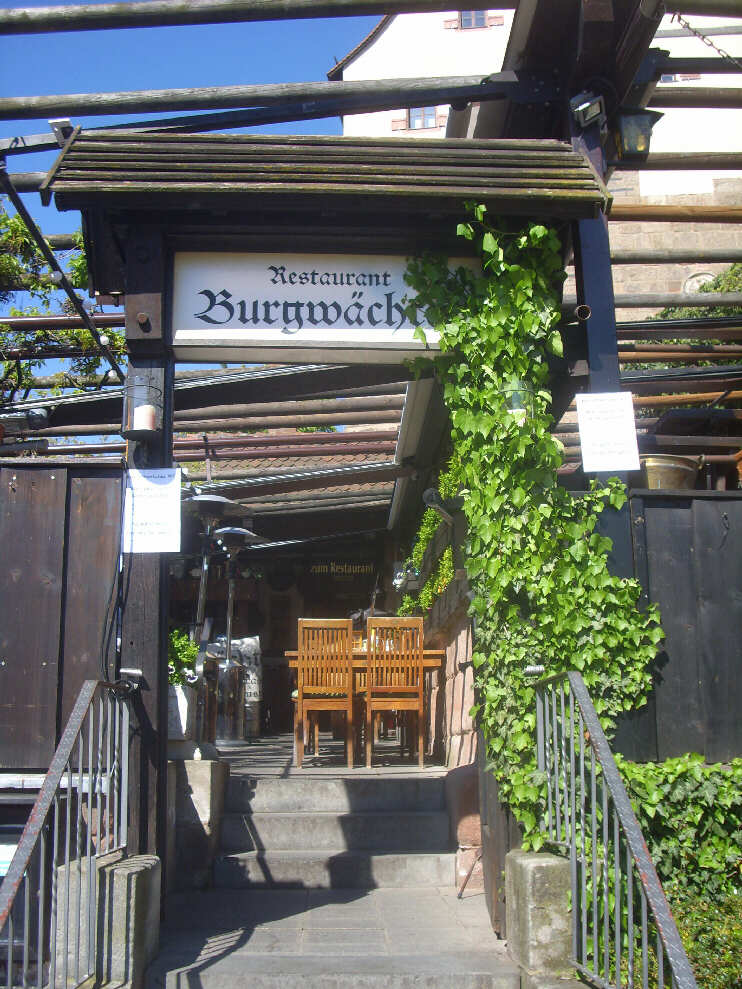 Eingang zum Restaurant Burgwchter, Am lberg 10 (Mai 2016)