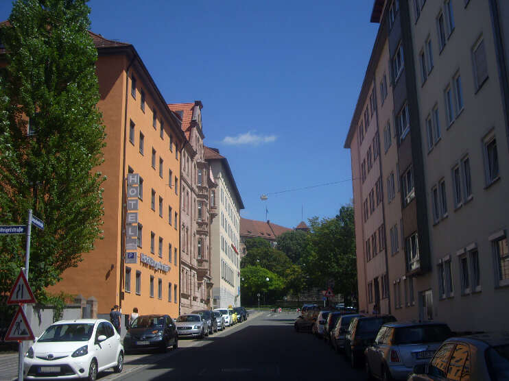 Blick von der Burgschmietstrae zur Burg (Juli 2017)