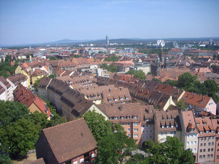 Blick vom Sinwellturm auf die Burgstrae, Sldnersgassen, Paniersplatz und Egidienkirche (August 2013)