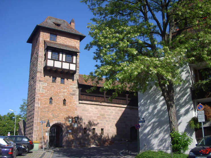 Beim Turm Grnes H beginnt der Straenzug Neutormauer (Mai 2013)