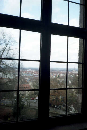 Kaiserburgmuseum, Fenster zum Vestnertorgraben (November 2002)
