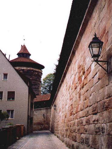 Neutormauer und Neutorturm  (Juli 2004)