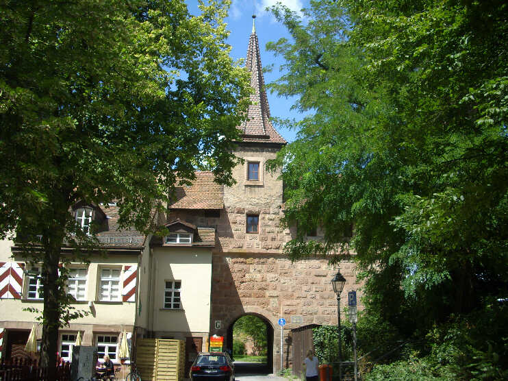 Hallertrlein mit Turm Grnes G beim Restaurant Kettensteg (Juli 2012)