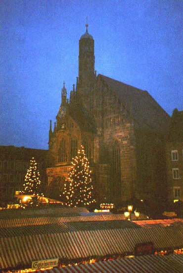 Nrnberger Christkindlesmarkt - Frauenkirche (Dezember 2003)