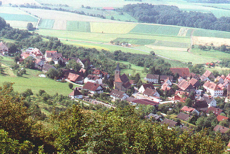 Blick vom Rodenstein auf Schlaifhausen (gehört zur Gemeinde Wiesenthau und zur Verwaltungsgemeinschaft Gosberg)