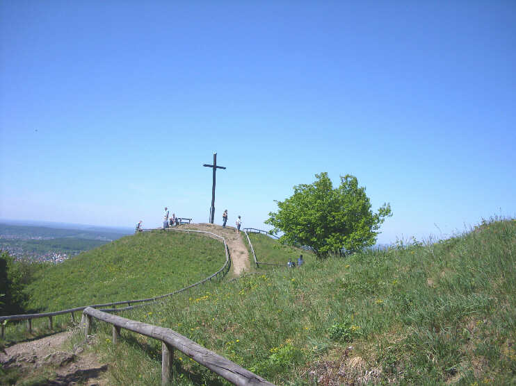 Gipfelkreuz auf dem Rodenstein, Weg nach Schlaifhausen  (Mai 2011)