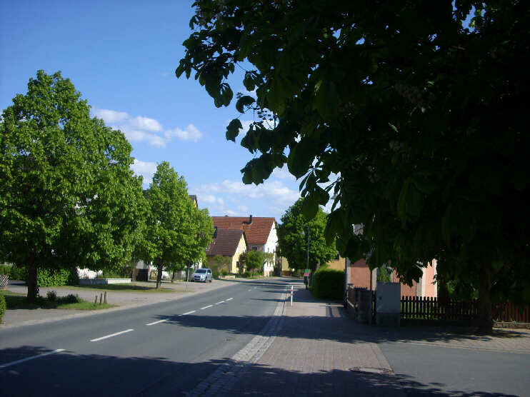 Kirchehrenbach, Bahnhofstraße (Mai 2011)