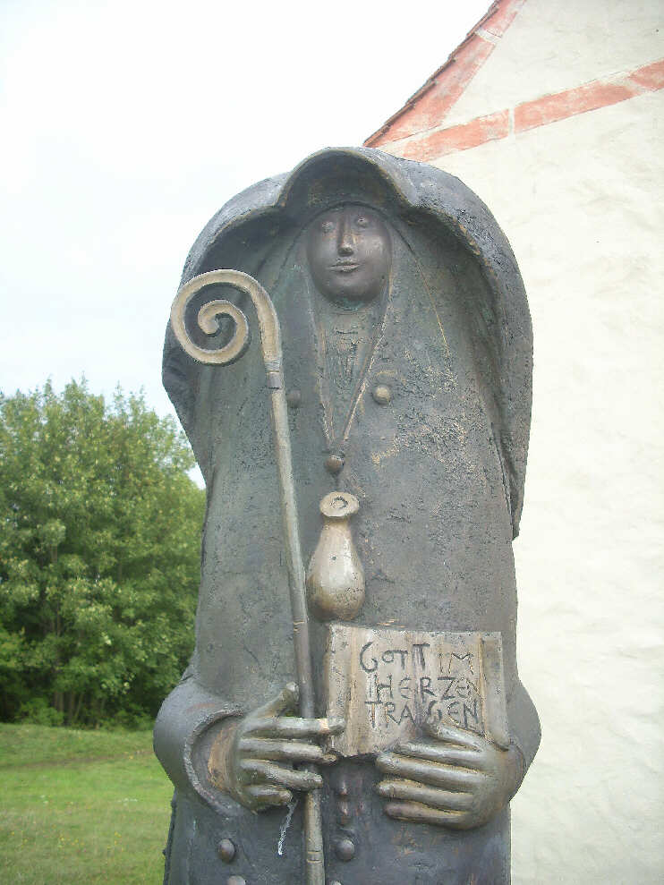 Bronzefigur Heilige Walburga (August 2014)