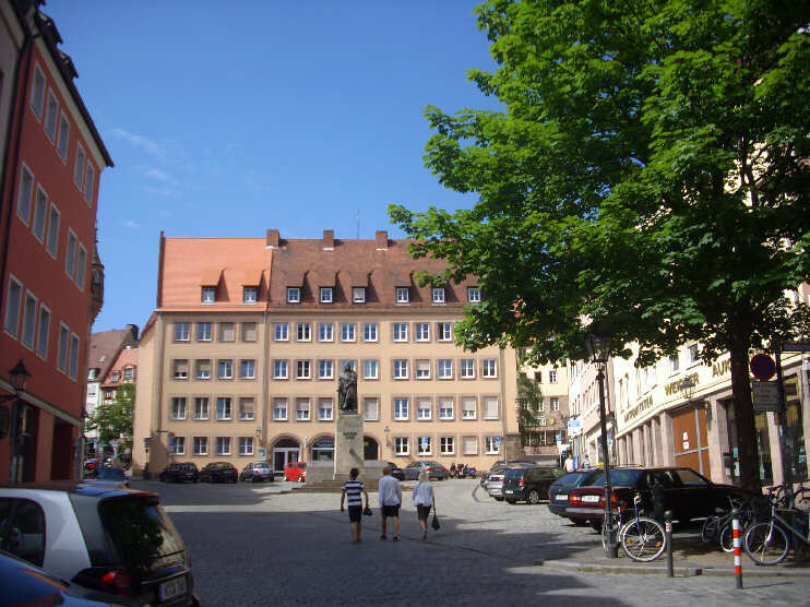 Albrecht-Dürer-Platz (Juni 2012)
