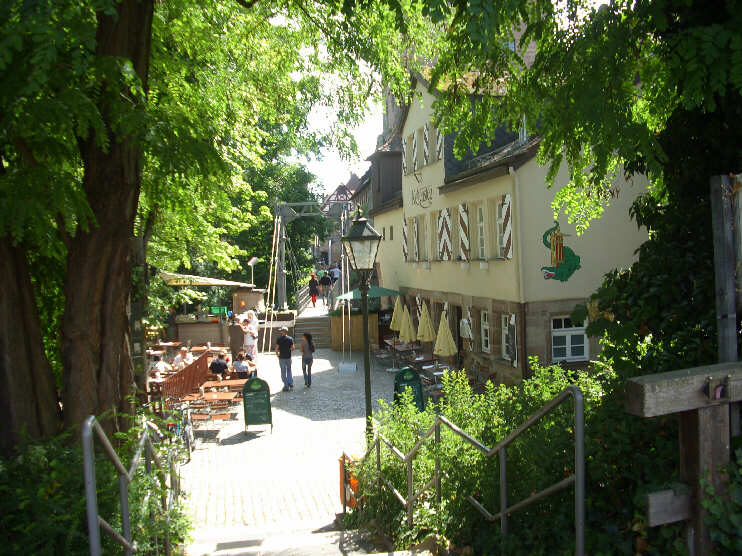 Zwischen Kettensteg und Maxplatz: der Biergarten «Kettensteg» (Juni 2012) Diese Treppe gibt es allerdings nicht mehr!
