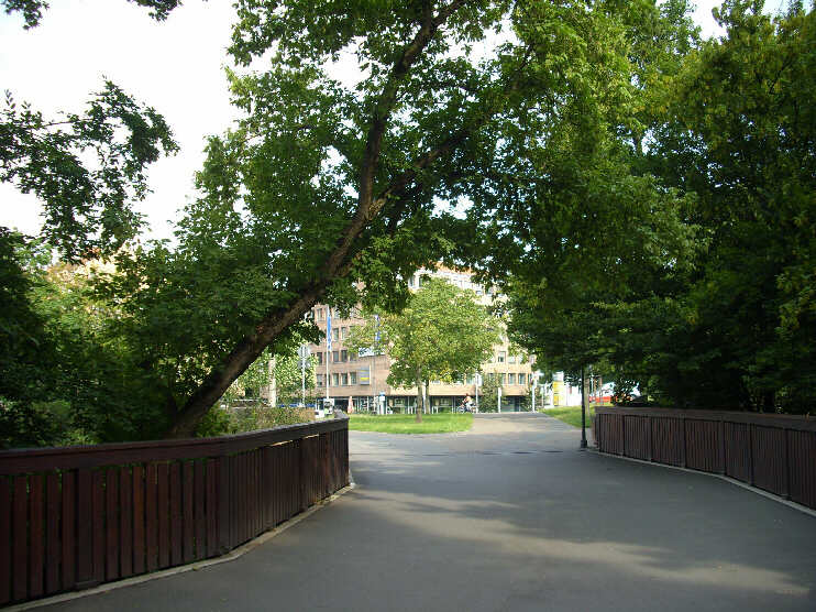 Blick von der Tiergärtnertorbrücke in Richtung Neutorgraben, Frommannstraße, Vestnertorgraben (August 2009)