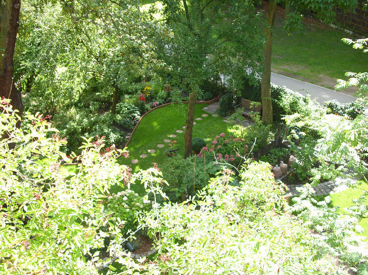 Blick vom Vestnertorgraben hinunter zu den Gärten im Burggraben (August 2009)