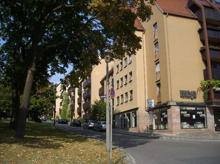 Webersplatz bei der Einmündung der Hirschelgasse (September 2009)