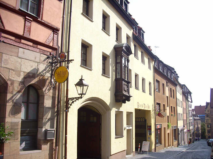 Chörlein am Haus Albrecht-Dürer-Straße 22 (September 2009)