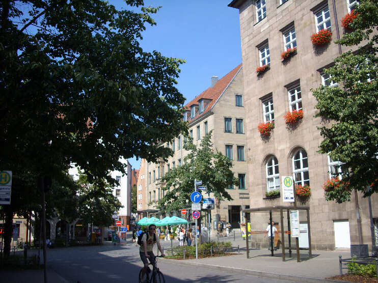 Ecke Theresienstraße / Burgstraße / Bushaltestelle Burgstraße (August 2009)