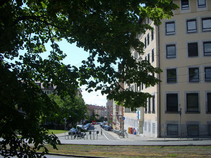 Blick vom Neutorgraben in die Burgschmietstraße (Juni 2012)