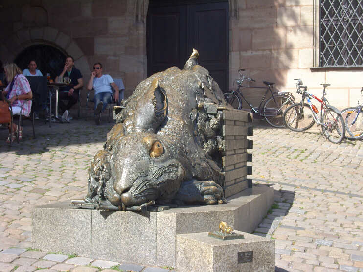 Dürerhase auf dem Tiergärtnertorplatz (Juni 2012)
