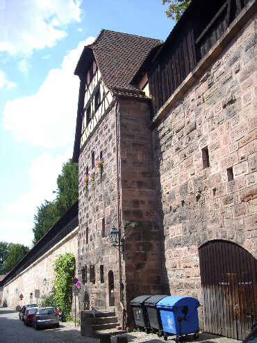 Neutormauer: Turm «grünes M», Blickrichtung Neutor (August 2009)