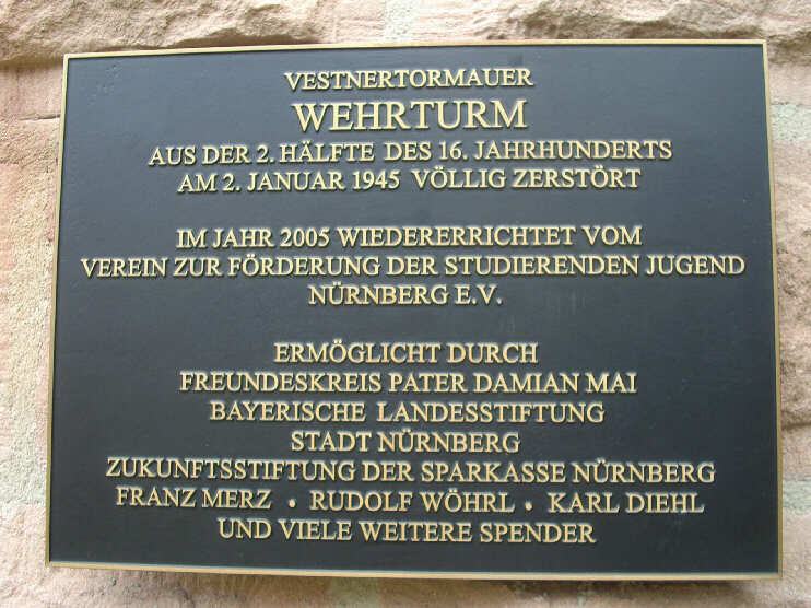 Wehrturm Burggraben / Vestnertormauer (Juli 2012)