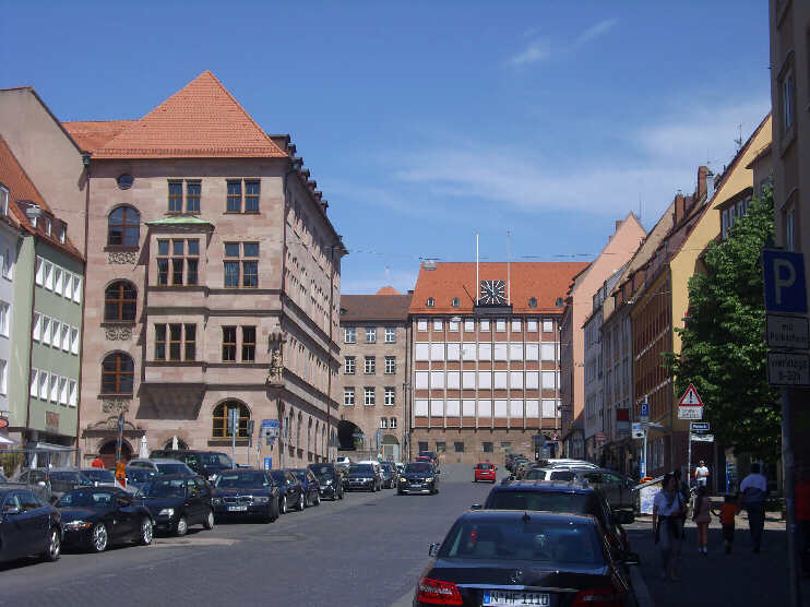 Obstmarkt, Blickrichtung Theresienstraße (Mai 2013)