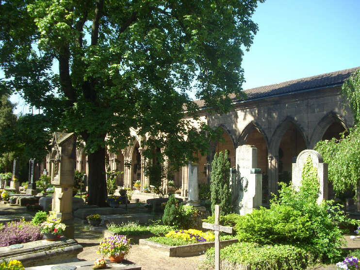 Johannisfriedhof - Arkaden (Mai 2013)
