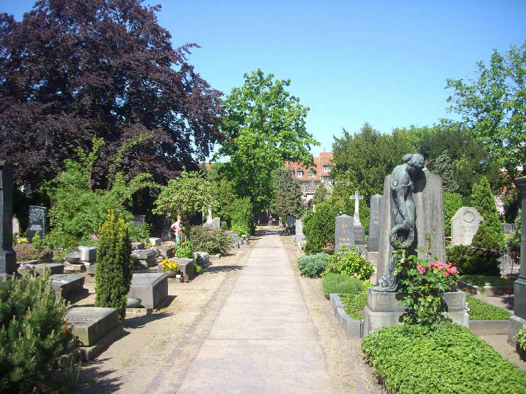 Auf dem Johannisfriedhof (Mai 2013)