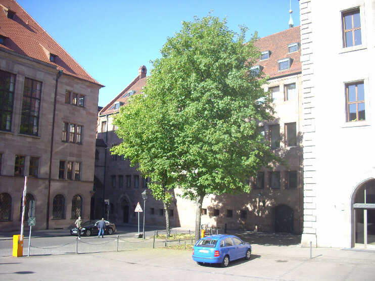 Fünfer Platz von Ecke Theresienstraße / Obstmarkt aus gesehen (Mai 2013)