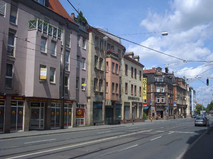 Bucher Straße, Blickrichtung Friedrich-Ebert-Platz (Juni 2013)