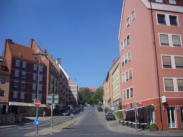 Blick von der Theresienstraße zur Tetzelgasse (August 2013)