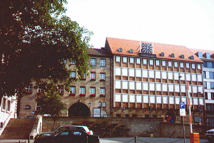 Blick vom Fünferplatz zur Theresienstraße (Juni 2007)