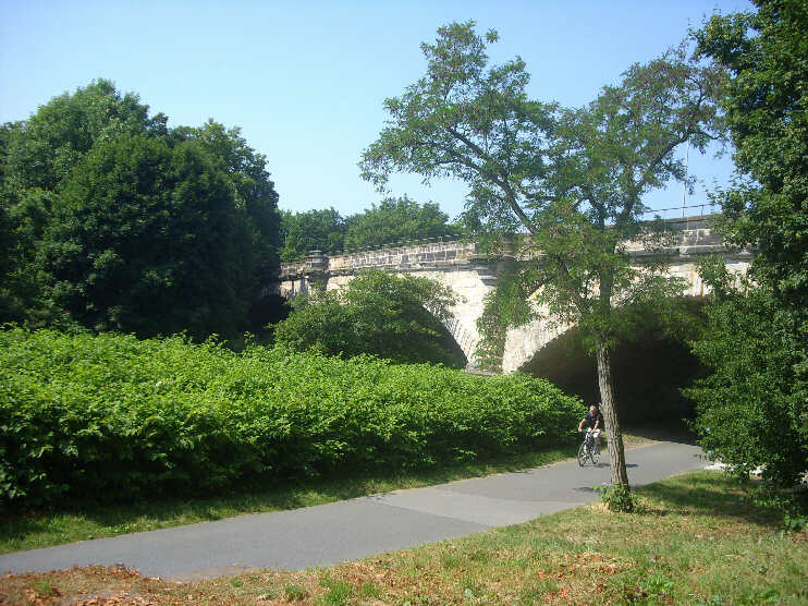 Johannisbrücke von östlicher Seite (Juli 2013)