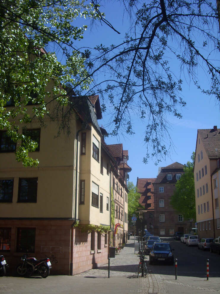 Untere Kreuzgasse, Blickrichtung Unschlittplatz (April 2014)