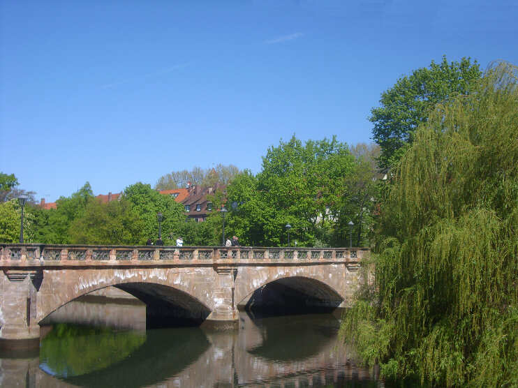 Maxbrücke von Osten aus gesehen (April 2014)