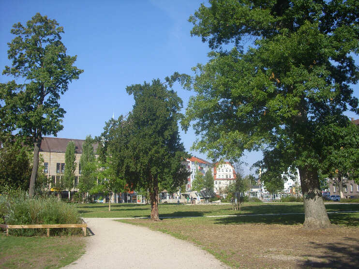 Archivpark Bickrichtung Bucher Straße, Friedrich-Ebert-Platz (August 2015)