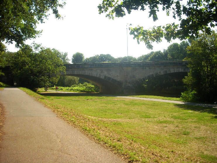 Die Johannisbrücke von westlicher Seite (August 2015)