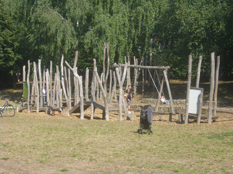 Spielplatz in der Nähe des Lederersteges (August 2015)