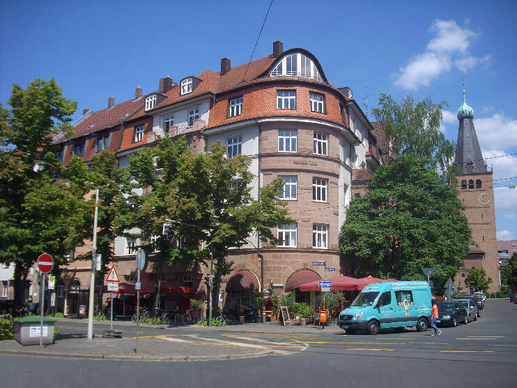 Ecke Johannisstraße / Innere Hallerstraße: Café Dampfnudel Bäck (Juli 2013)