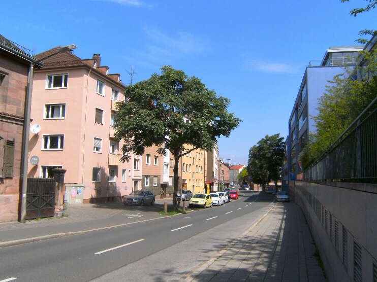 Rollnerstraße, Blickrichtung Pirckheimerstraße  (Juni 2017)